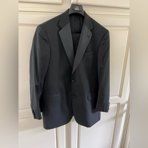 Hart Schaffner Marx Black Tuxedo. 40 Regular, Pant 34/31 - Picture 4 of 10